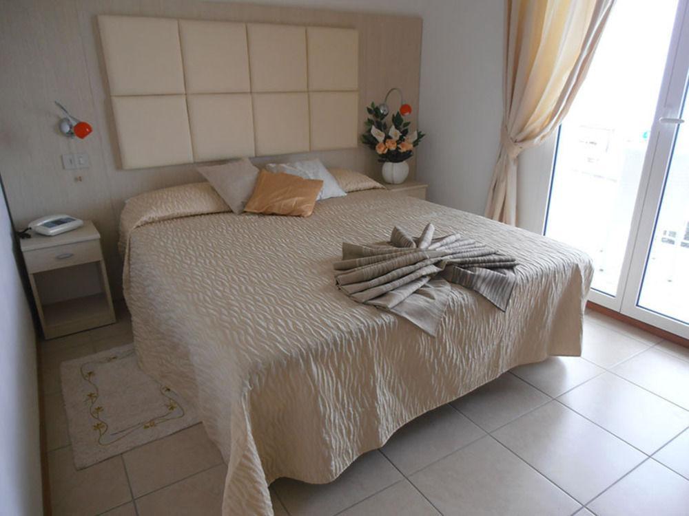 Hotel Toscana Marotta Eksteriør bilde